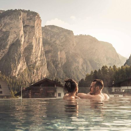 Hotel Continental Dolomites เซลวาดีวัลการ์เดนา ภายนอก รูปภาพ