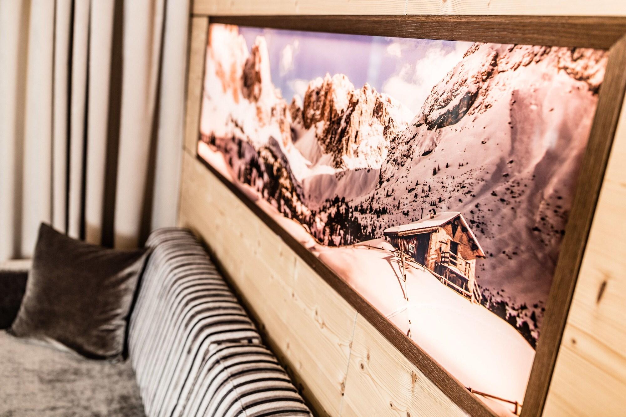 Hotel Continental Dolomites เซลวาดีวัลการ์เดนา ภายนอก รูปภาพ