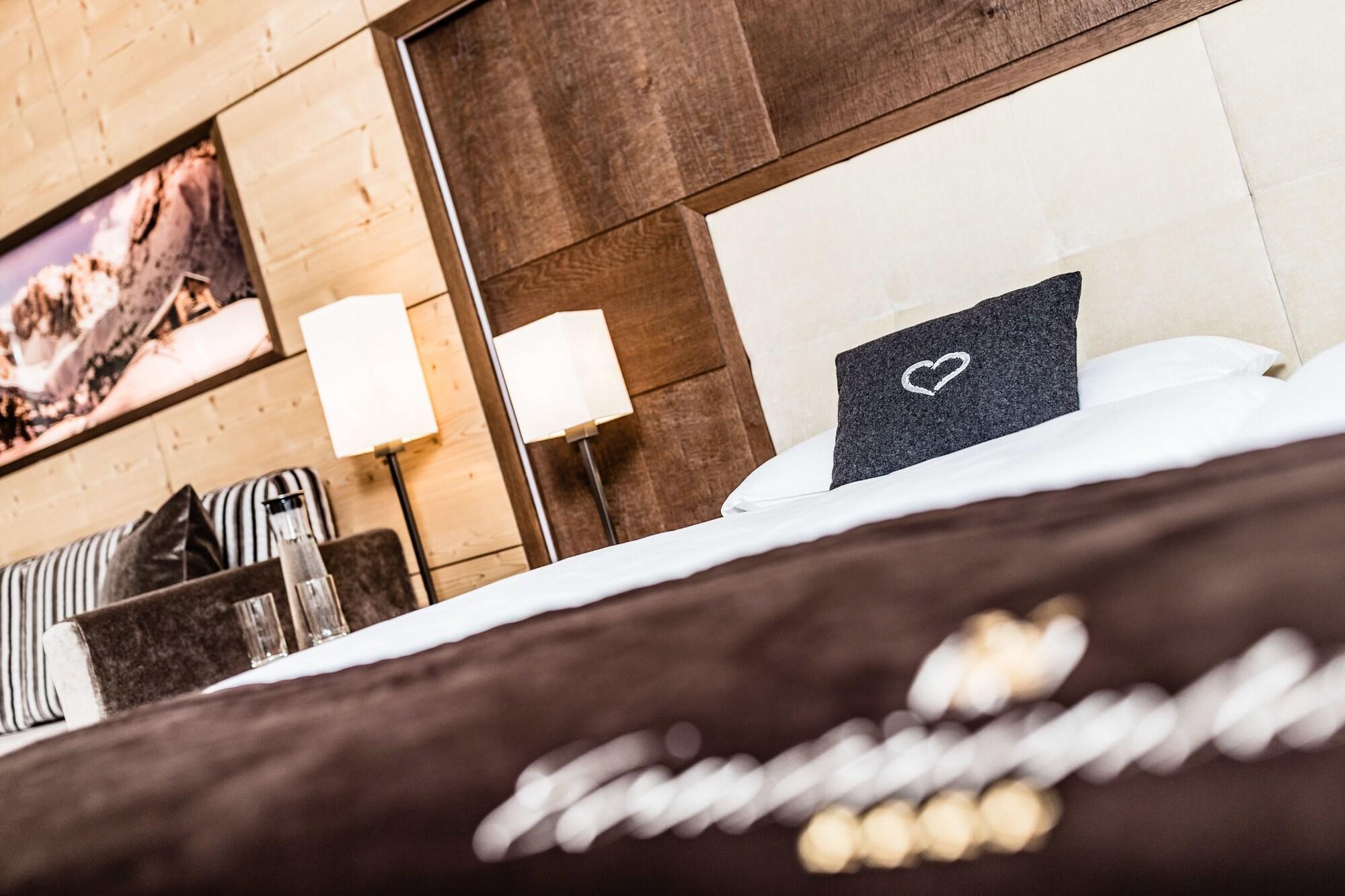 Hotel Continental Dolomites เซลวาดีวัลการ์เดนา ภายนอก รูปภาพ