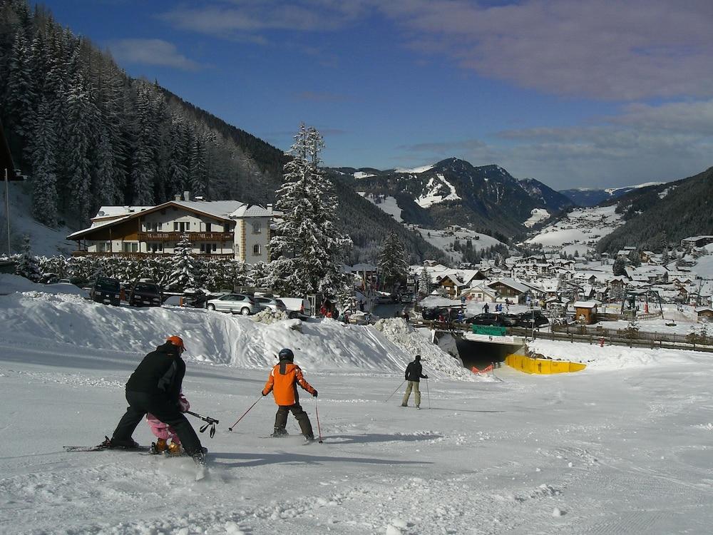 Hotel Continental Dolomites เซลวาดีวัลการ์เดนา ภายนอก รูปภาพ