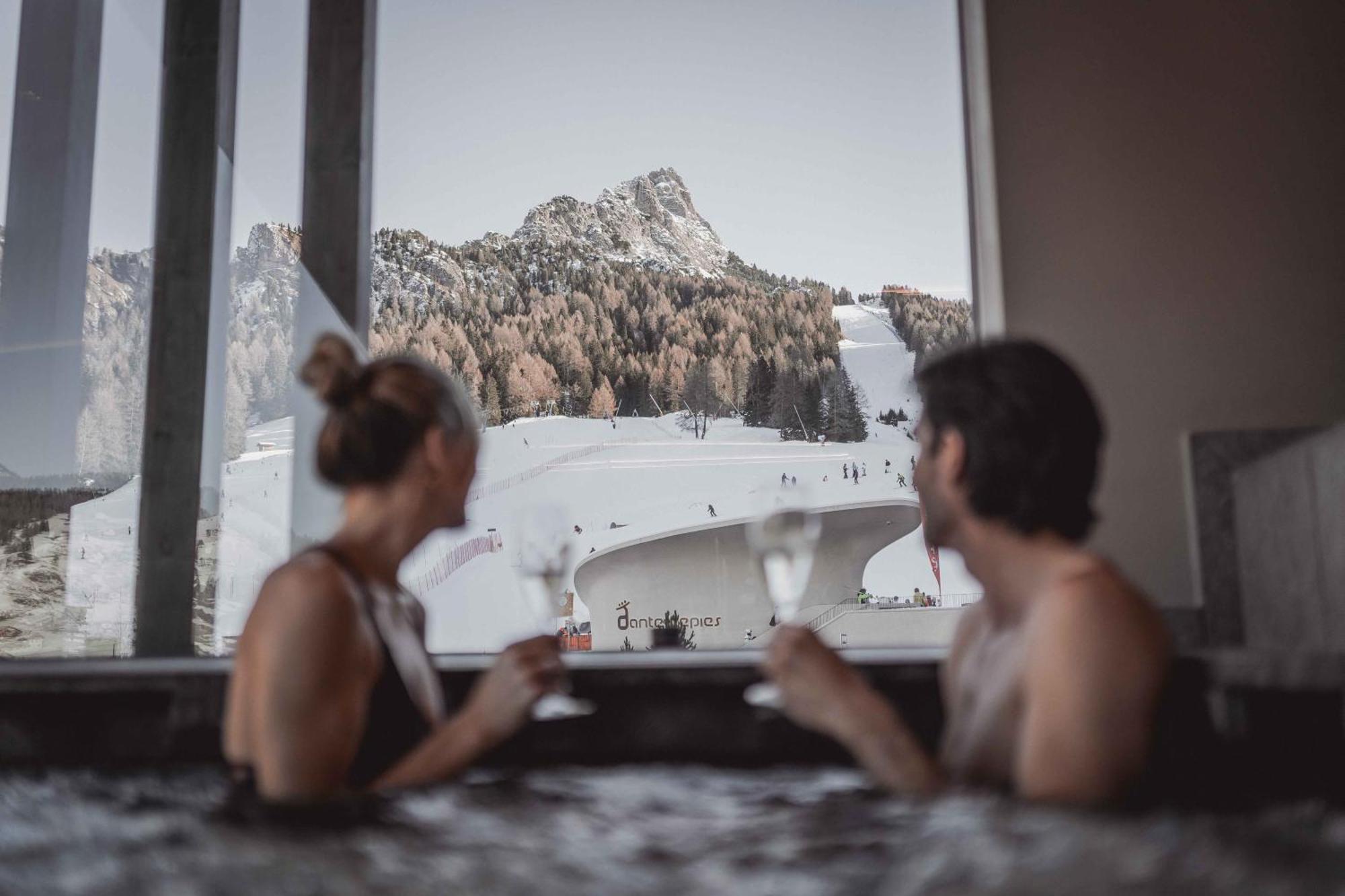 Hotel Continental Dolomites เซลวาดีวัลการ์เดนา ภายนอก รูปภาพ