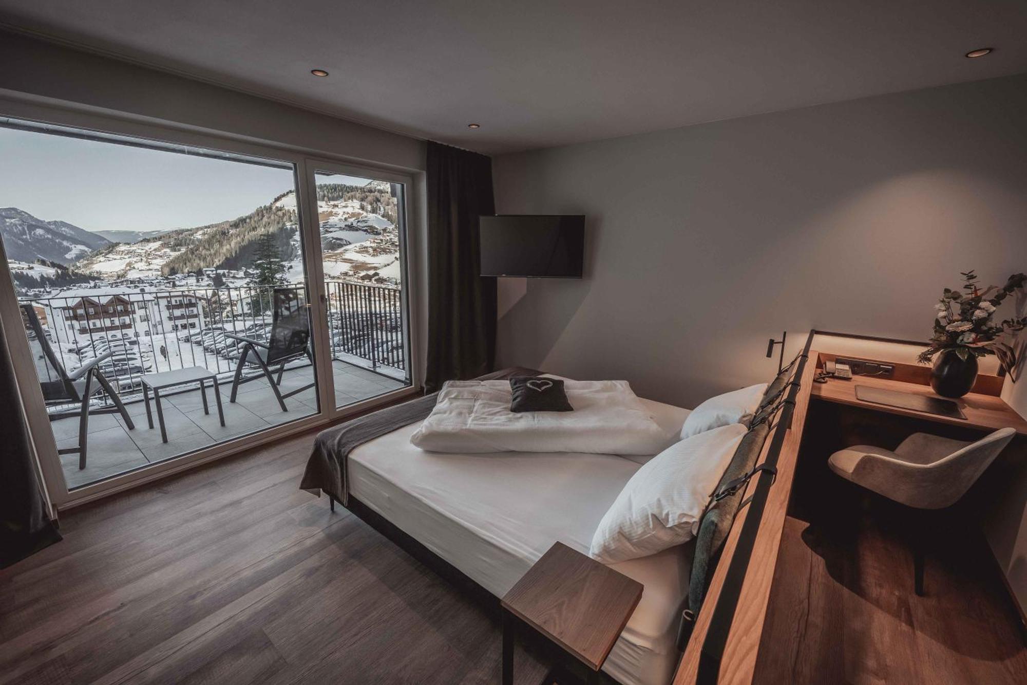 Hotel Continental Dolomites เซลวาดีวัลการ์เดนา ภายนอก รูปภาพ