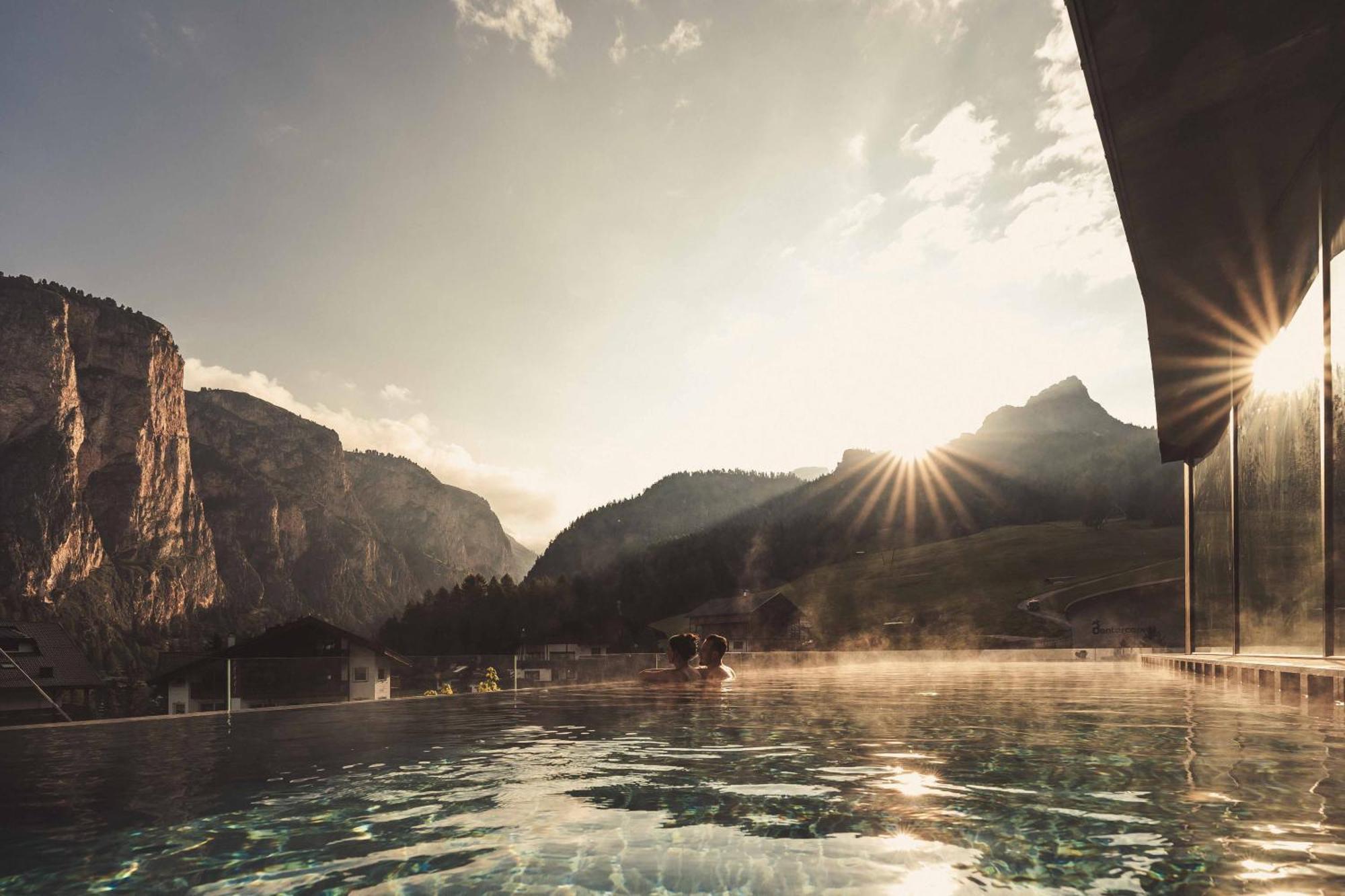 Hotel Continental Dolomites เซลวาดีวัลการ์เดนา ภายนอก รูปภาพ