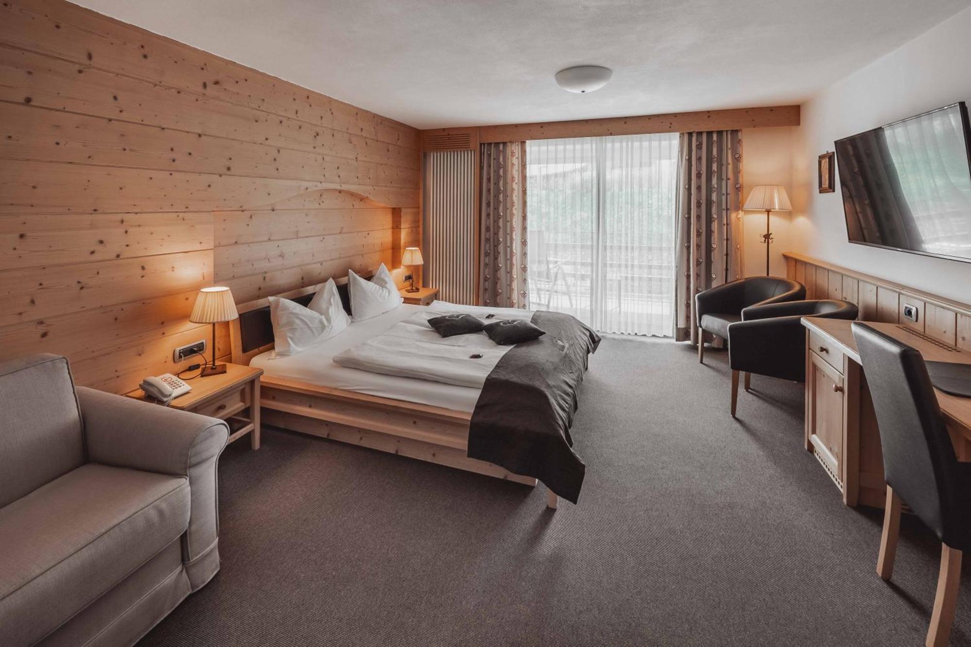 Hotel Continental Dolomites เซลวาดีวัลการ์เดนา ภายนอก รูปภาพ