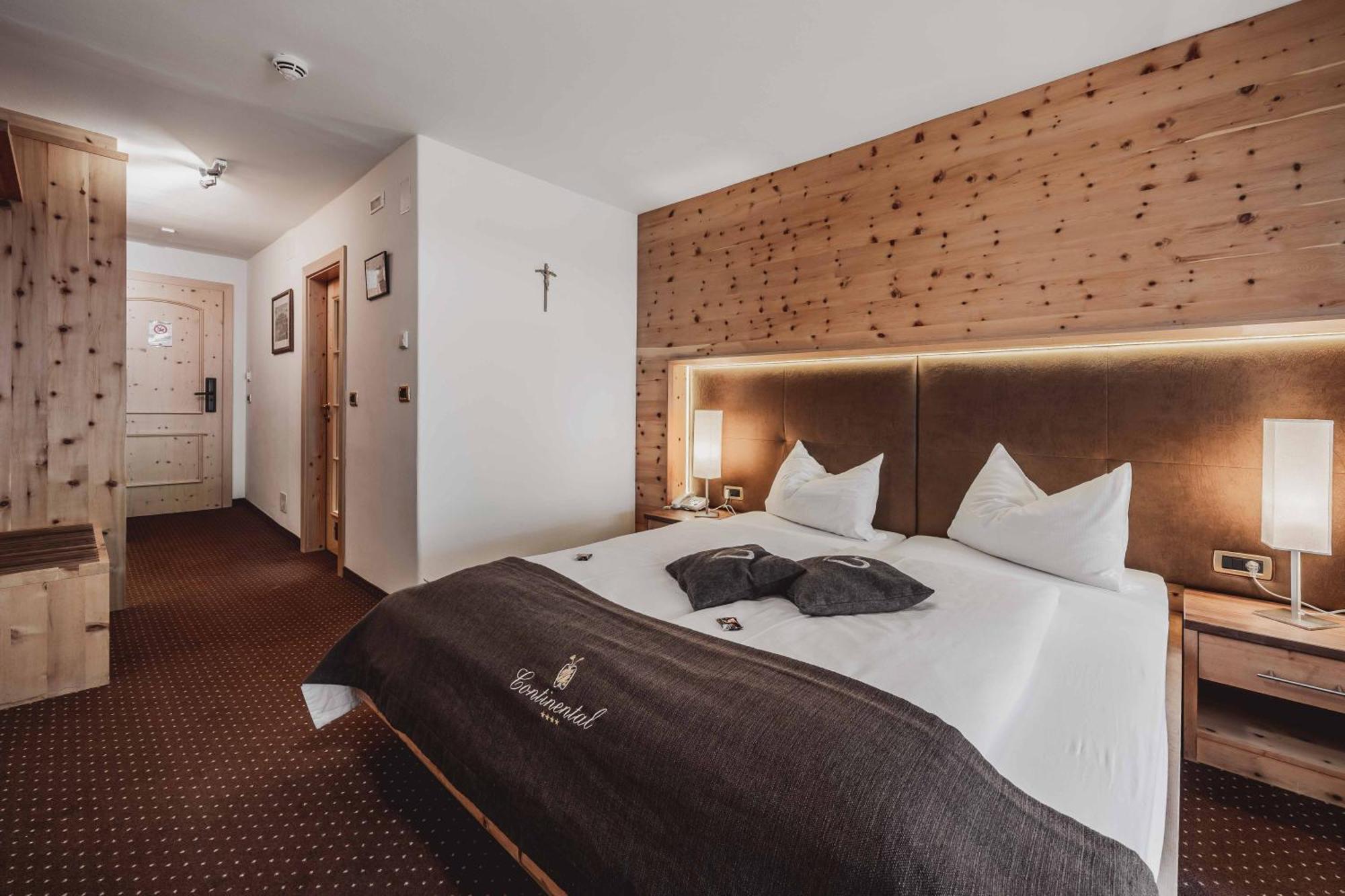 Hotel Continental Dolomites เซลวาดีวัลการ์เดนา ภายนอก รูปภาพ