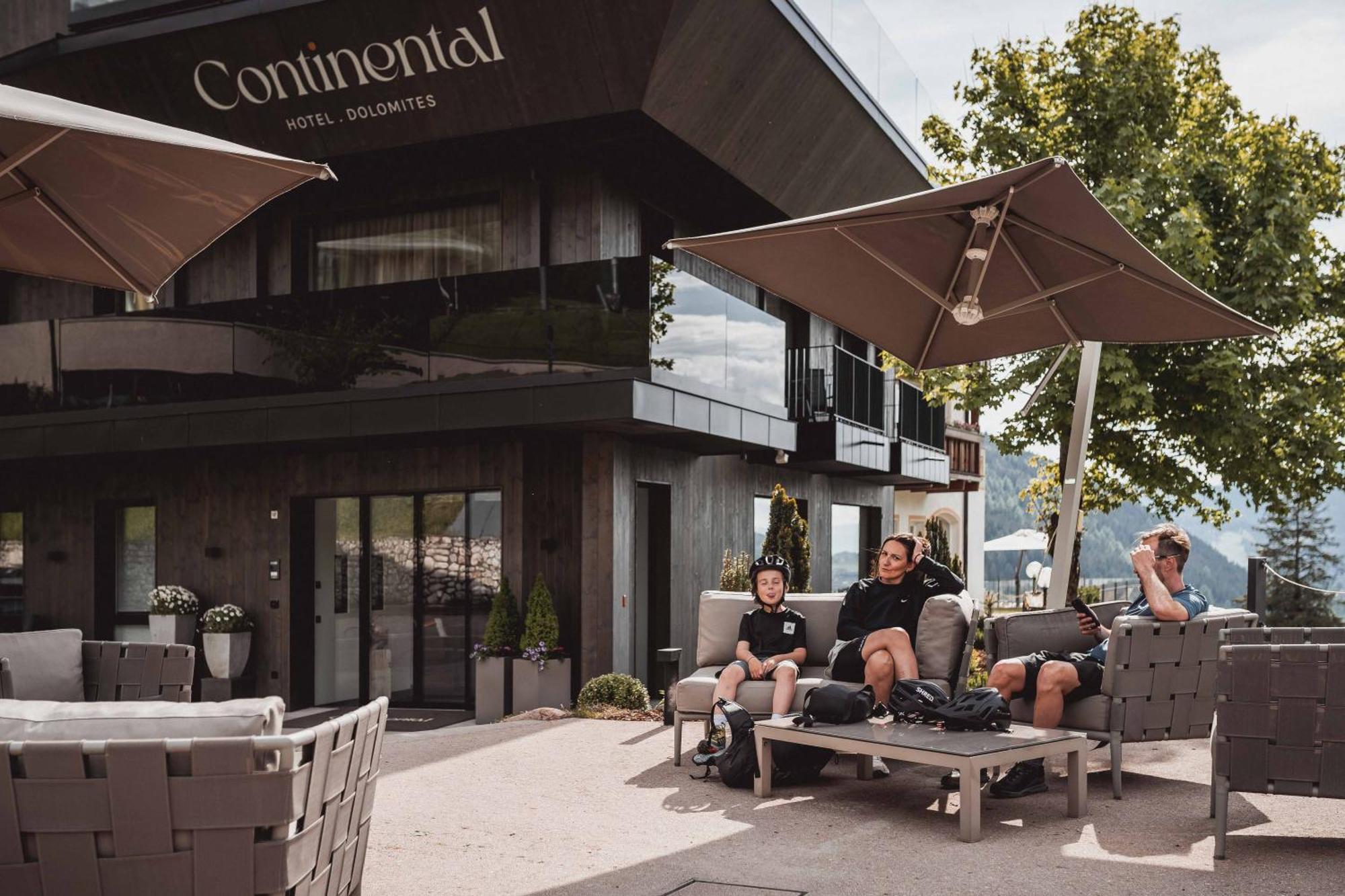 Hotel Continental Dolomites เซลวาดีวัลการ์เดนา ภายนอก รูปภาพ