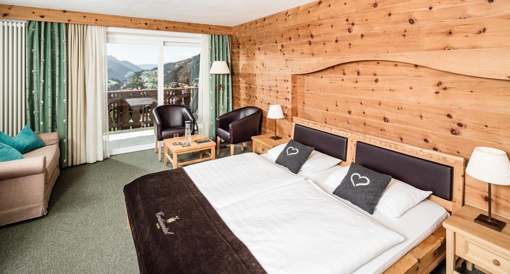 Hotel Continental Dolomites เซลวาดีวัลการ์เดนา ภายนอก รูปภาพ